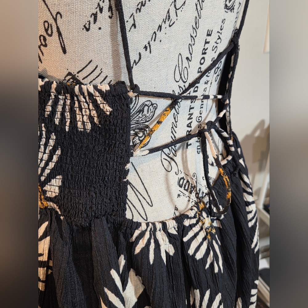 BNWT 🌼American Eagle Outfitters Black Daisy Backless Sundress - Picture 6 of 8